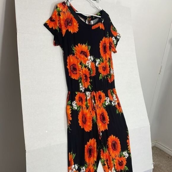 DouBCQ Jumpsuit NWT with Pockets, Soft Knit, Floral Black & Orange, Large - Picture 4 of 11